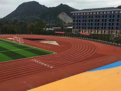 塑膠跑道、球場(chǎng)、草坪